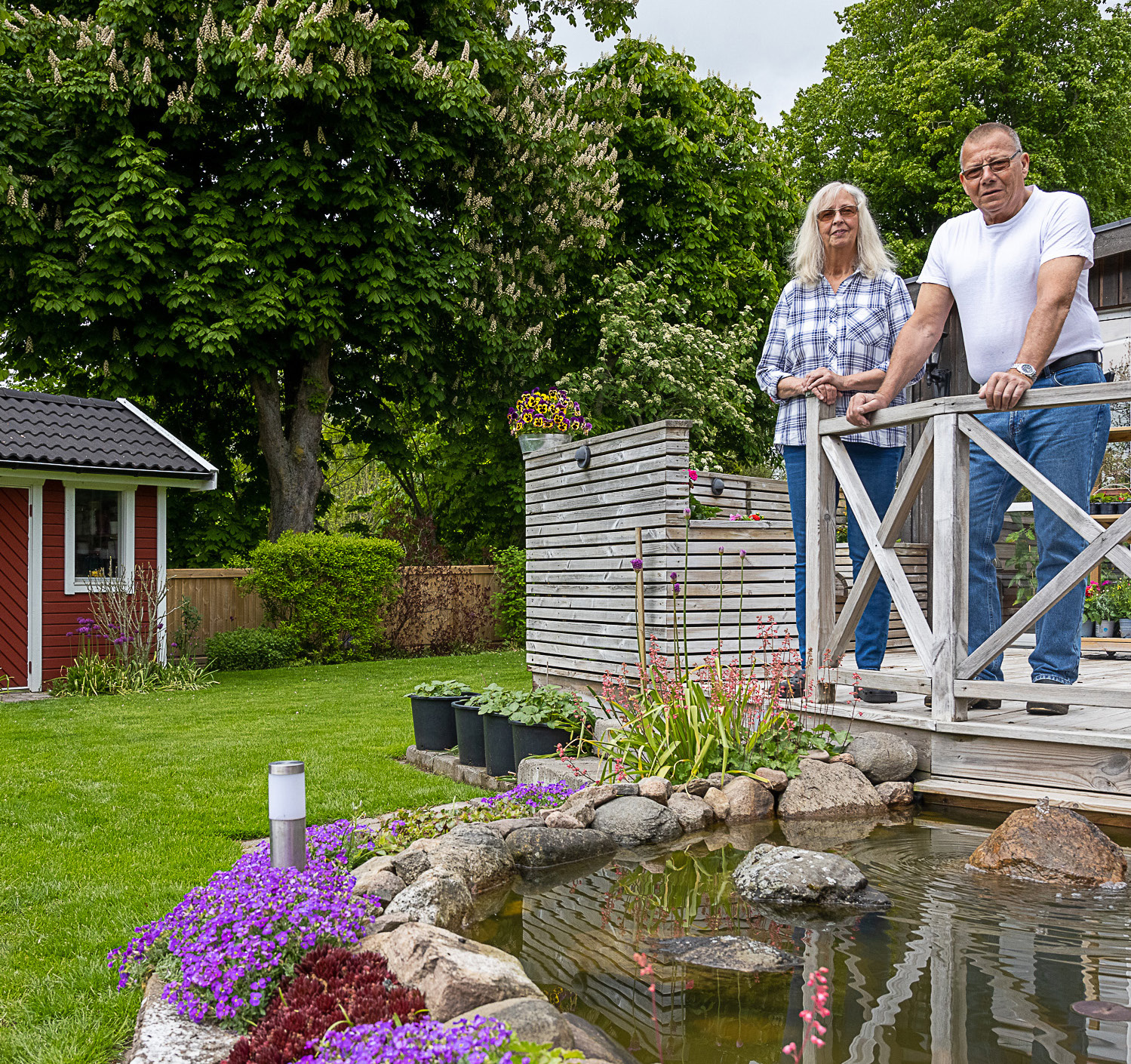 Cei doi soți, Gunnel și Per-Gunnar Engström, recent pensionați, locuiesc în Vallåkra, în comuna Helsingborg din Suedia